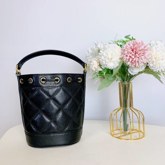 TORY BURCH 148249 WILLA MINI BUCKET BAG BLACK FULL LEATHER DRAWSTRING QUILTED - Picture 3 of 8